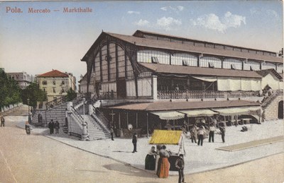 Pola : Mercato = Markthalle