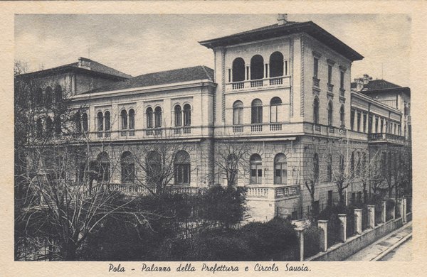 Pola : Palazzo della Profettura e Circolo Savoia