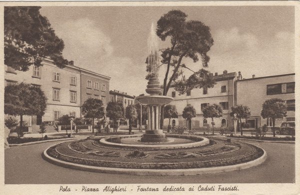 Pola : Piazza Alighieri : fontana dedicata ai Caduti fascisti