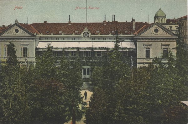 Pola : Marine-Kasino