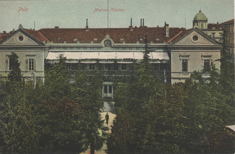 Pola : Marine-Kasino