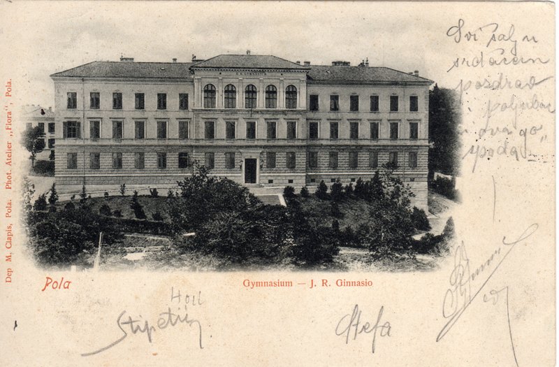 Pola : Gymnasium = J. R. Ginnasio
