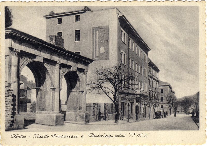 Pola : Viale Carrara e Palazzo del P. N. F.
