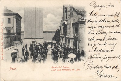 Pola : Sortita dal Duomo = Nach dem Hochamte im Dom