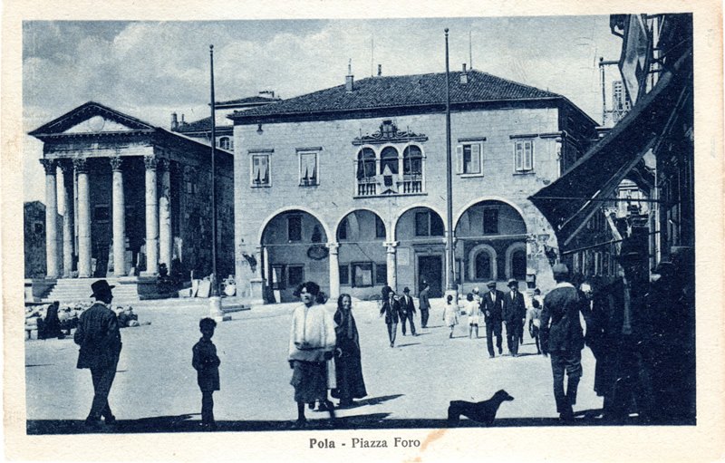 Pola : Piazza Foro